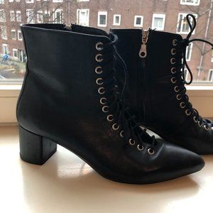 Beautiful black leather archive shoes booties